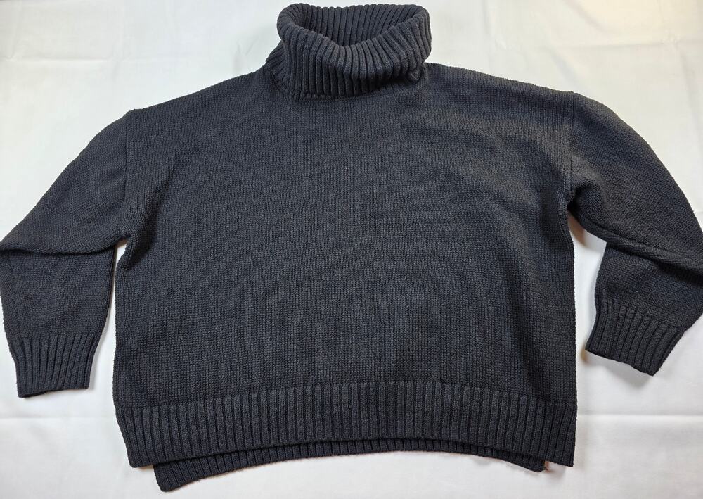 Black chunky knit turtleneck sweater Size L